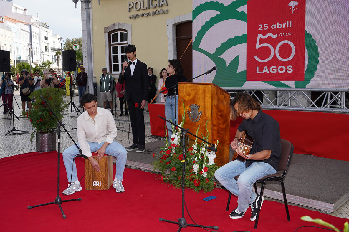 Comemora es do 50.º Anivers rio do 25 DE ABRIL